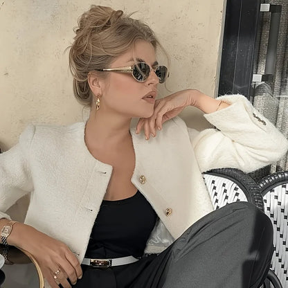 🔥 زوجان من نظارات شمسية… وحضور واحد لا يُنسى