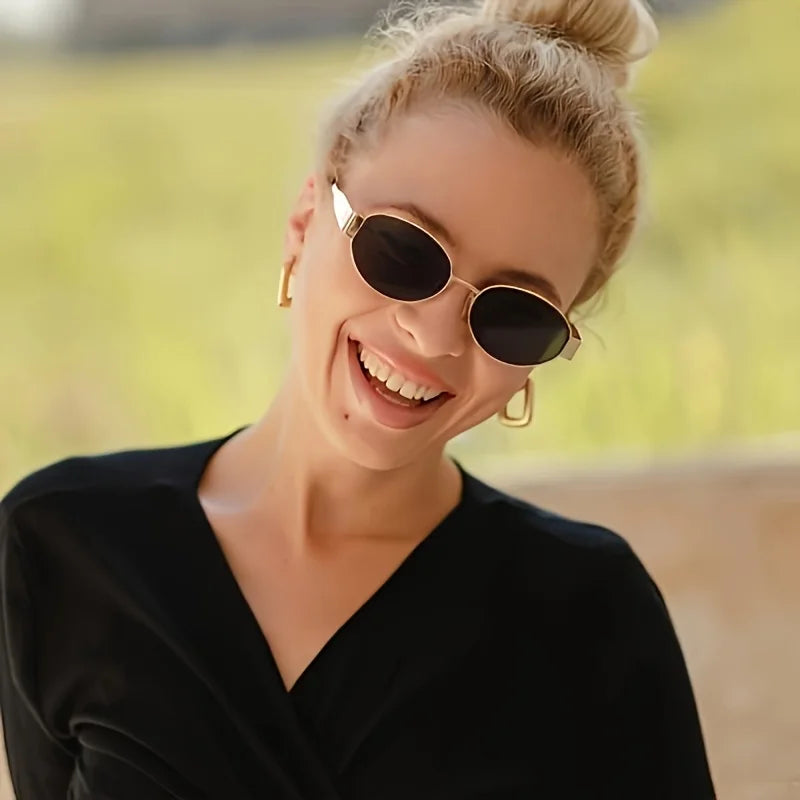 🔥 زوجان من نظارات شمسية… وحضور واحد لا يُنسى