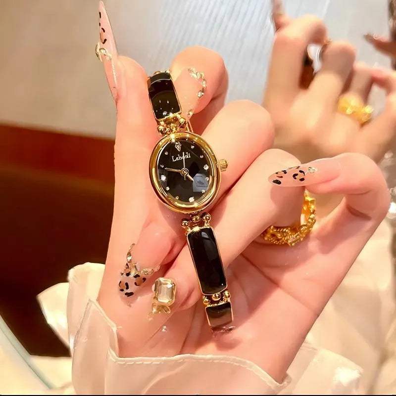 ساعة لابولي النسائية الفاخرة تجمع الأناقة والرقي