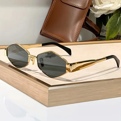 🔥 زوجان من نظارات شمسية… وحضور واحد لا يُنسى