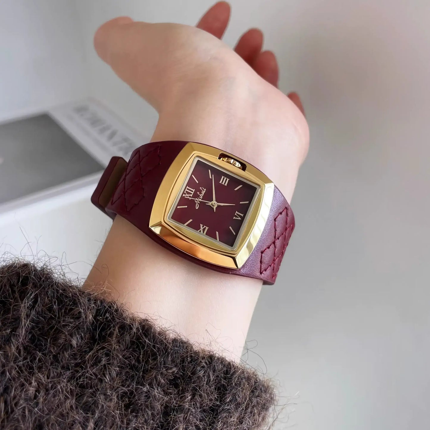 ساعة يد كلاسيكية فاخرة للنساء بحزام جلدي أصلي