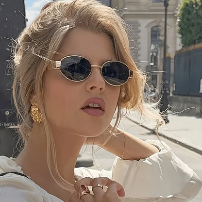 🔥 زوجان من نظارات شمسية… وحضور واحد لا يُنسى